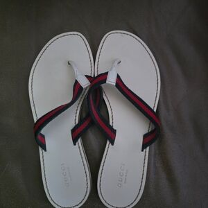 Gucci White Leather Flip Flop Sandals with Red & Navy Stripes